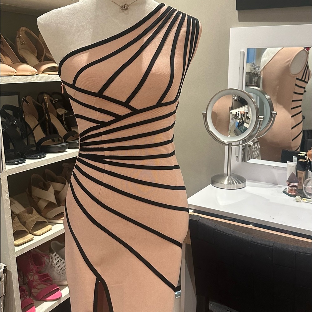 Bella Barnett Bodycon dress size S (0-2)